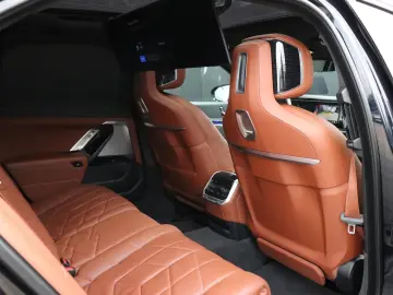 BMW 750e xDrive M Sport Fond Theater