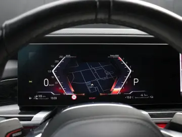 BMW 750e xDrive M Sport Fond Theater