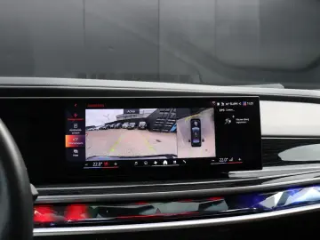 BMW 750e xDrive M Sport Fond Theater