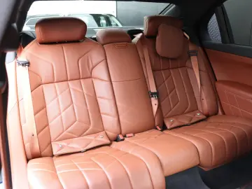BMW 750e xDrive M Sport Fond Theater