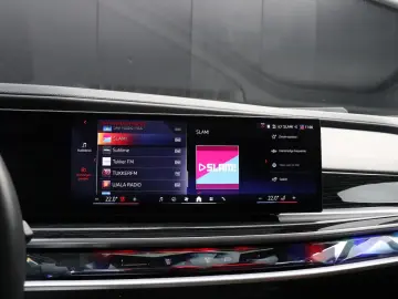 BMW 750e xDrive M Sport Fond Theater