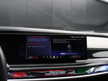BMW 750e xDrive M Sport Fond Theater