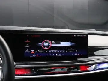 BMW 750e xDrive M Sport Fond Theater