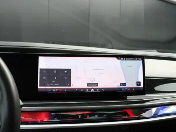 BMW 750e xDrive M Sport Fond Theater