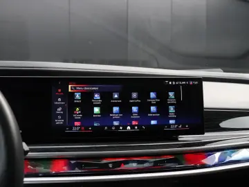 BMW 750e xDrive M Sport Fond Theater