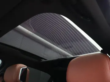 BMW 750e xDrive M Sport Fond Theater