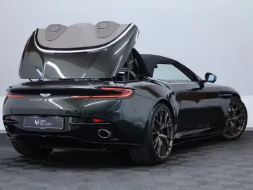 Aston Martin DB12 Volante