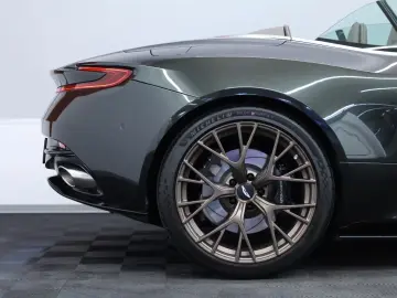 Aston Martin DB12 Volante
