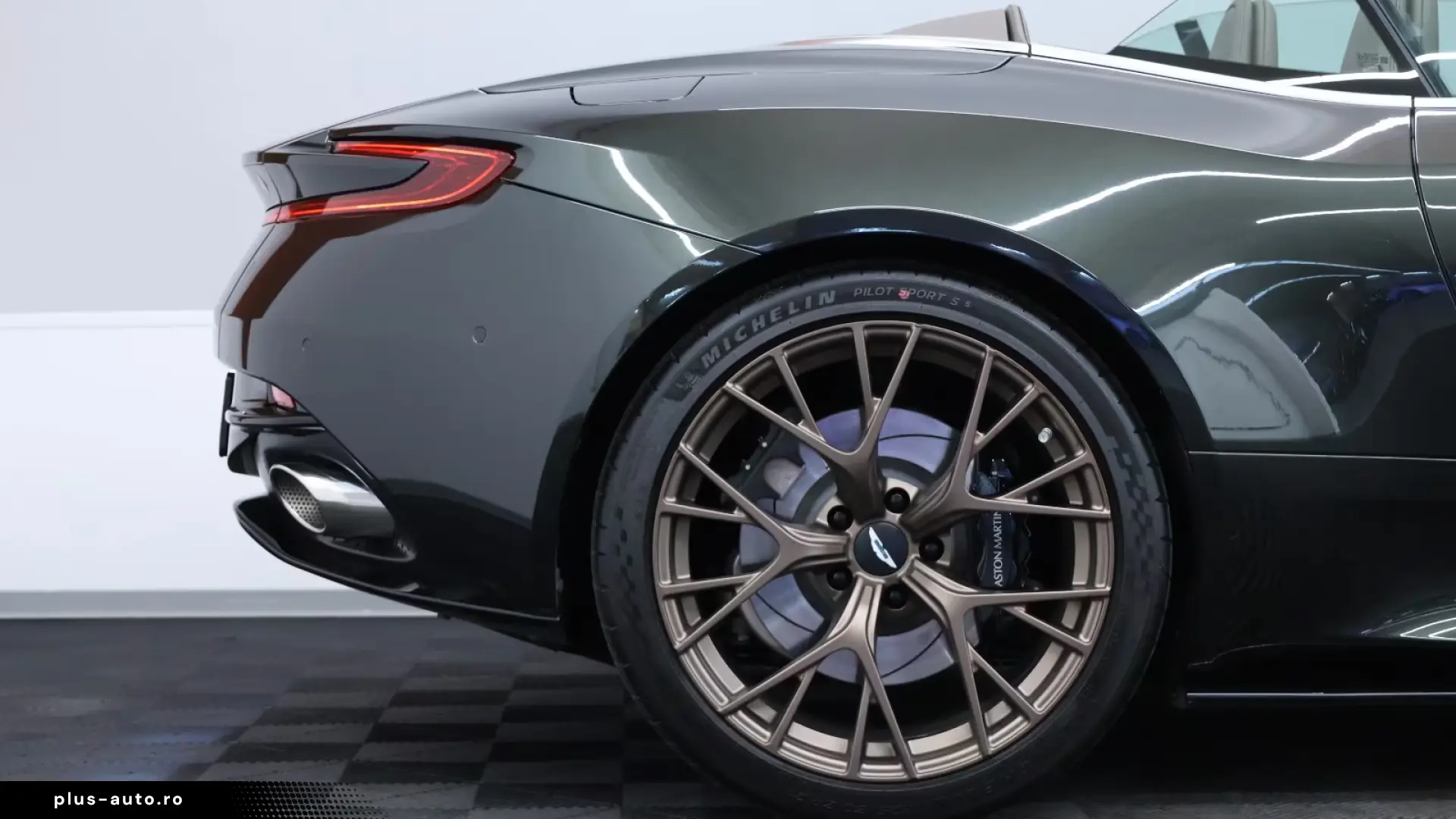 Aston Martin DB12 Volante