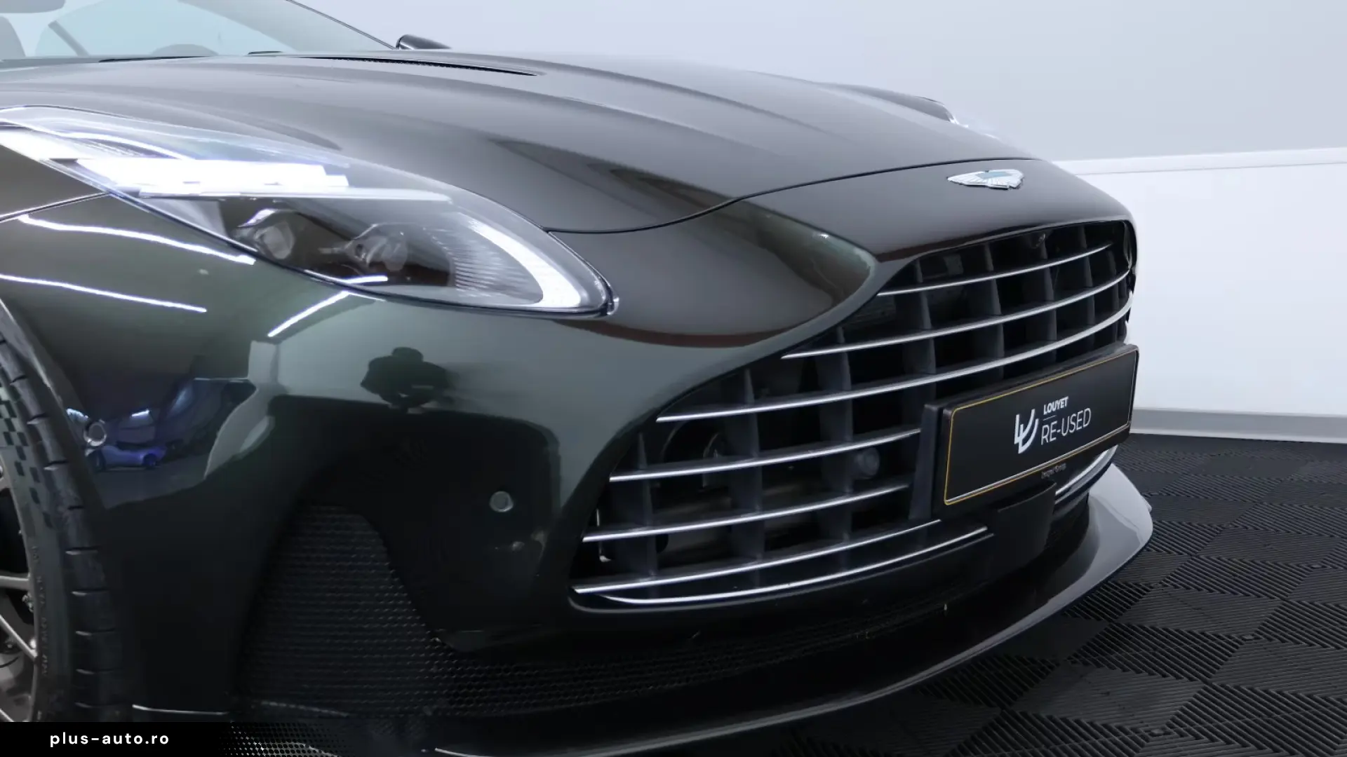 Aston Martin DB12 Volante