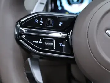 Aston Martin DB12 Volante