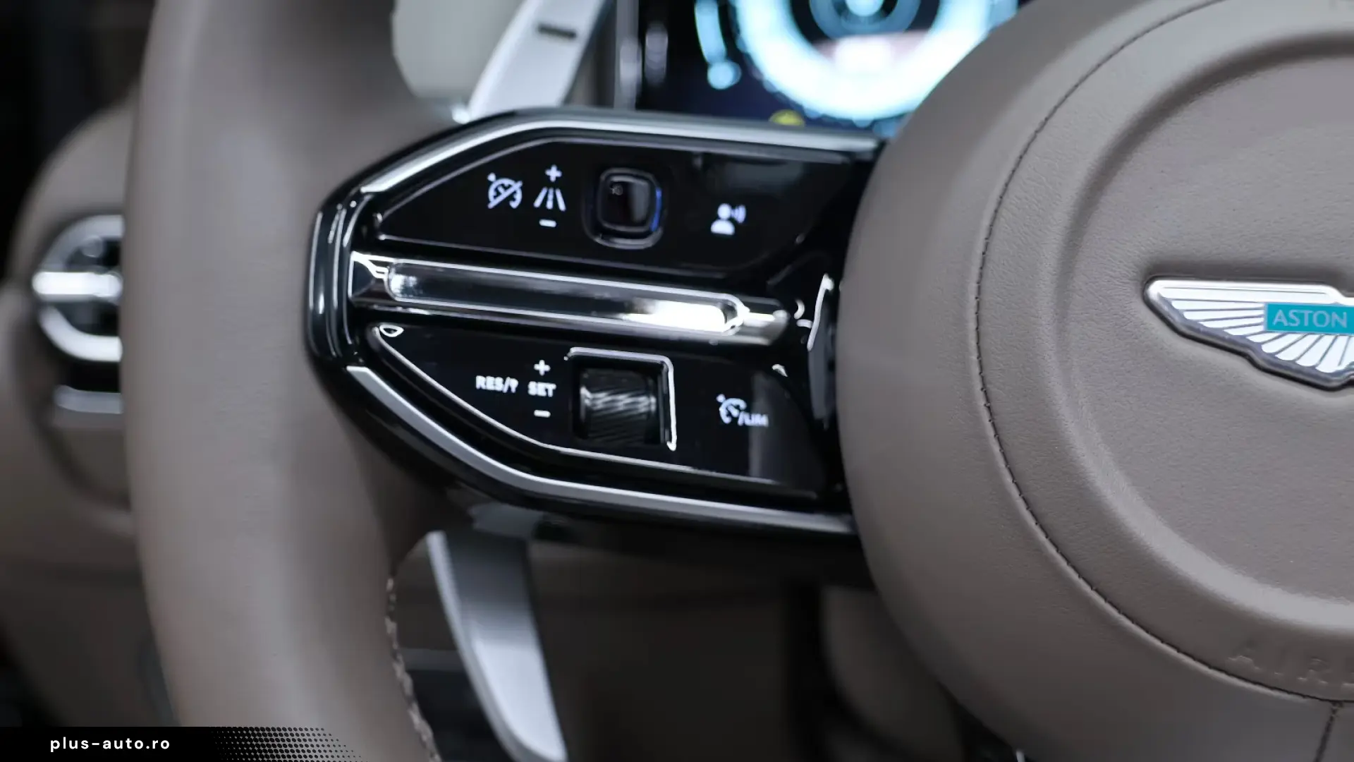 Aston Martin DB12 Volante
