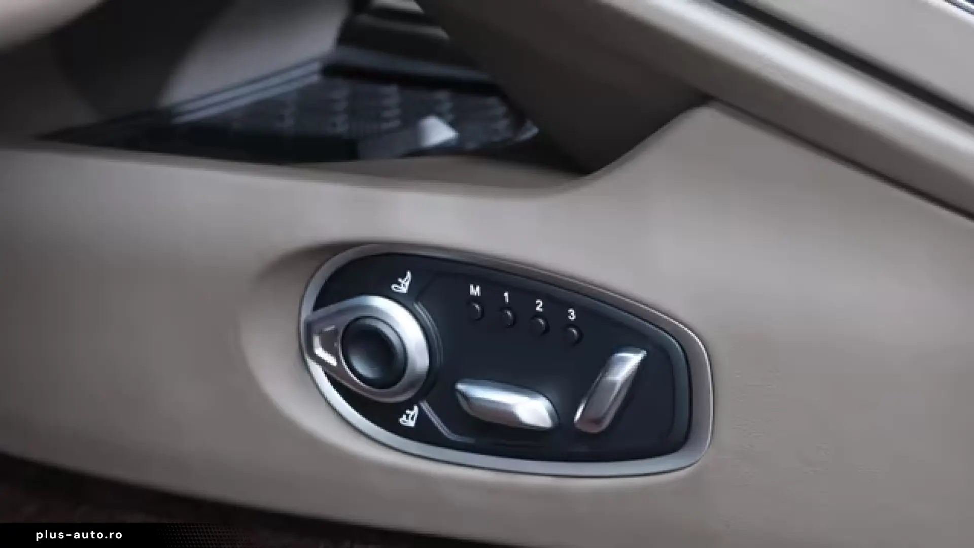 Aston Martin DB12 Volante