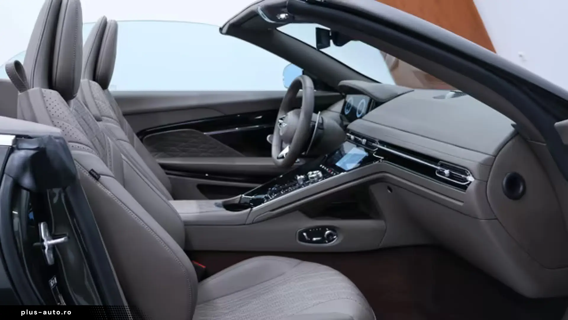 Aston Martin DB12 Volante