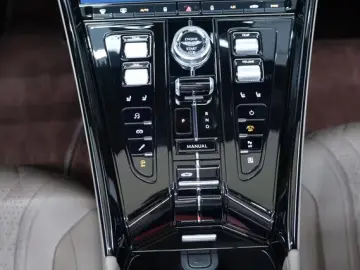 Aston Martin DB12 Volante
