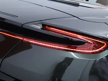 Aston Martin DB12 Volante