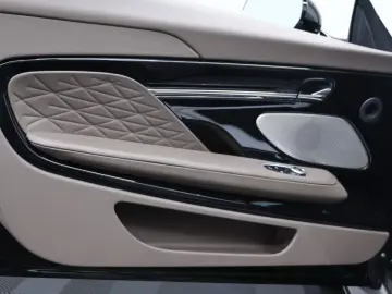 Aston Martin DB12 Volante