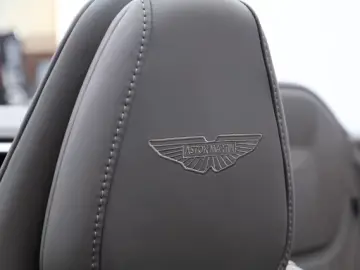 Aston Martin DB12 Volante