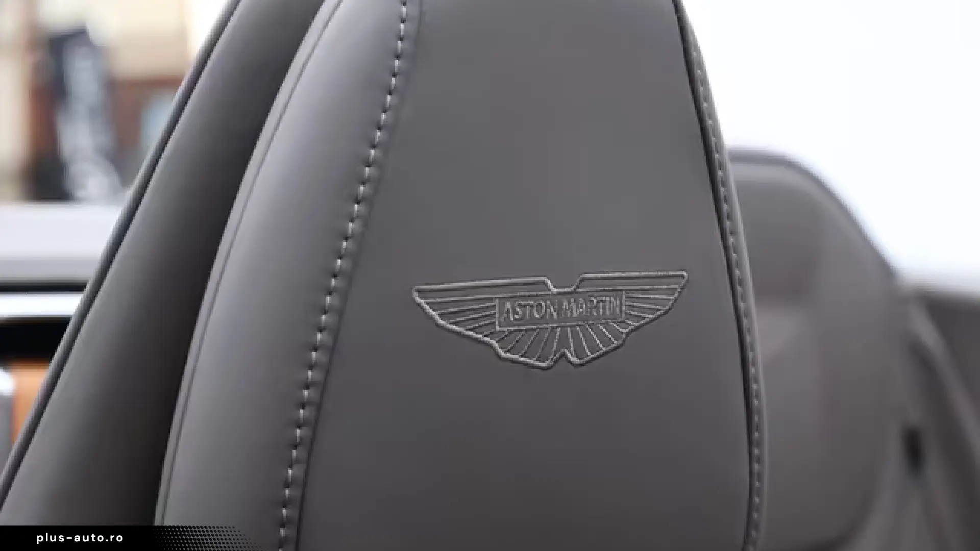 Aston Martin DB12 Volante