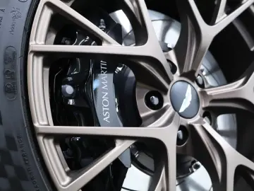 Aston Martin DB12 Volante
