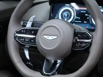 Aston Martin DB12 Volante