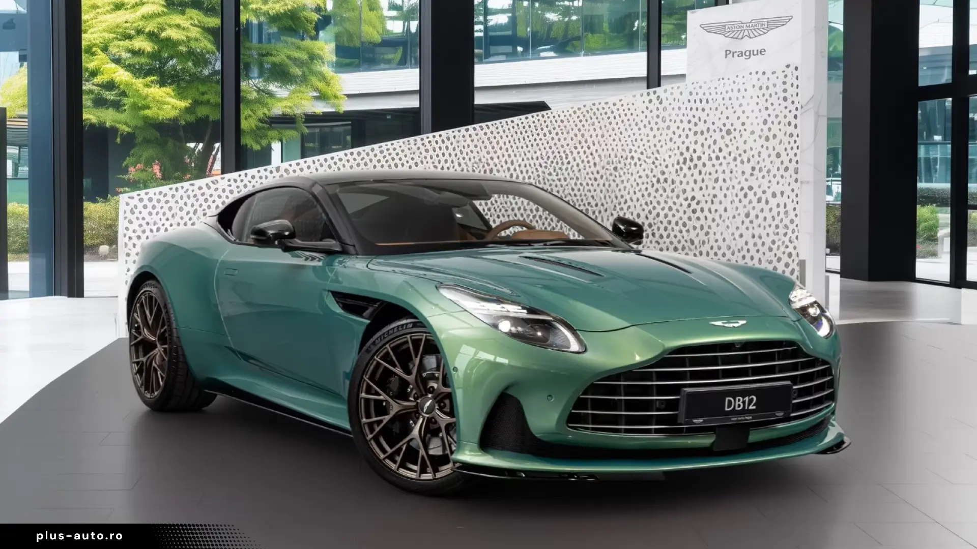 Aston Martin DB12