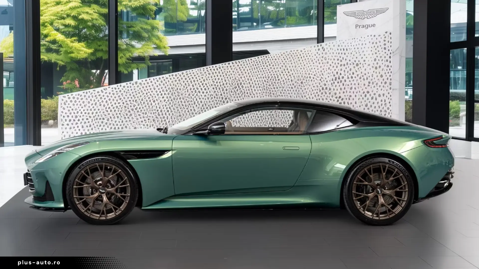 Aston Martin DB12
