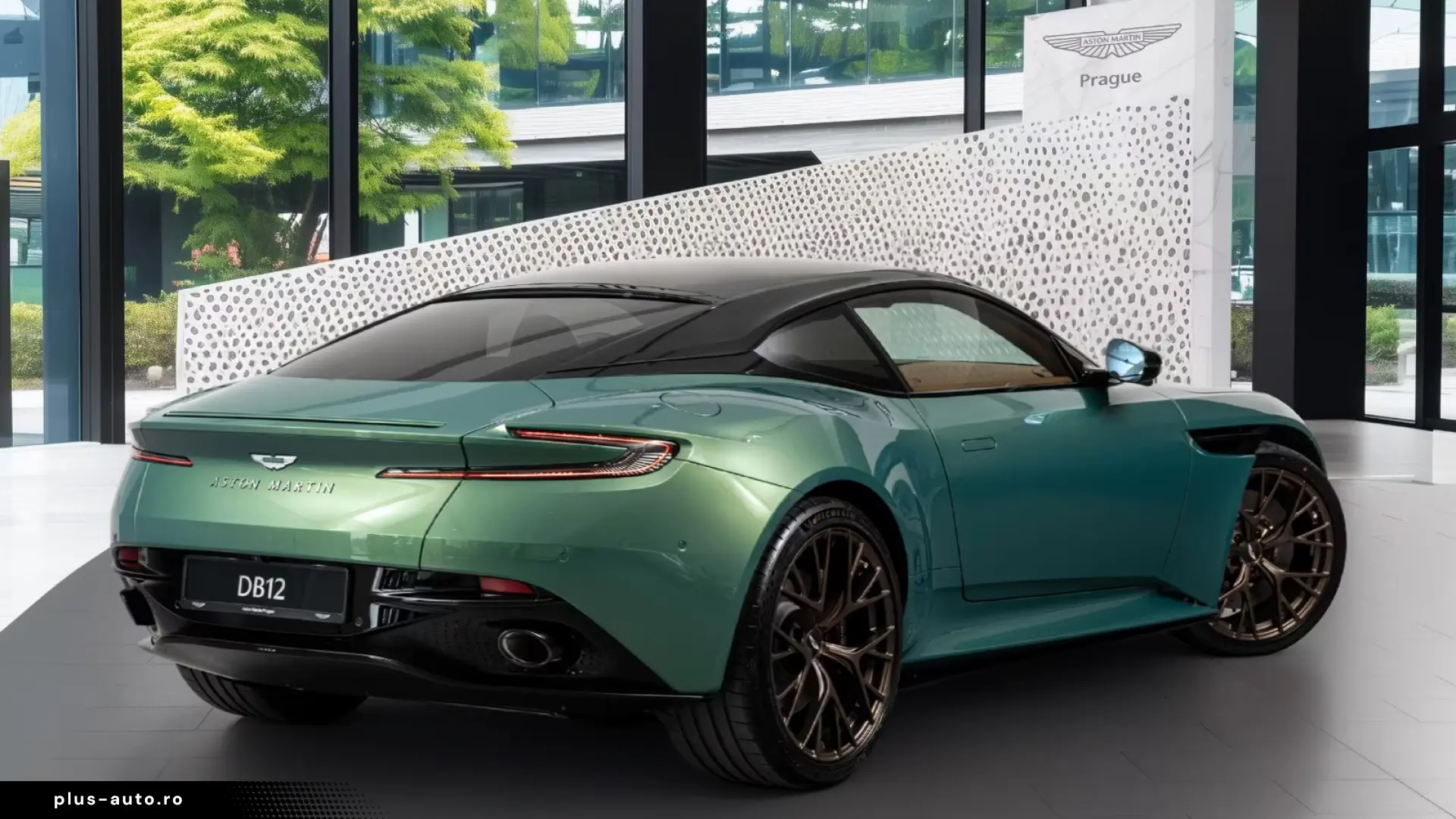 Aston Martin DB12