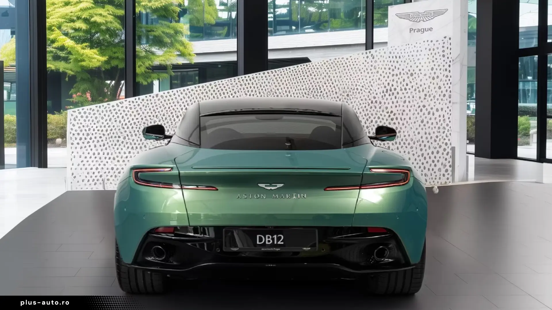 Aston Martin DB12
