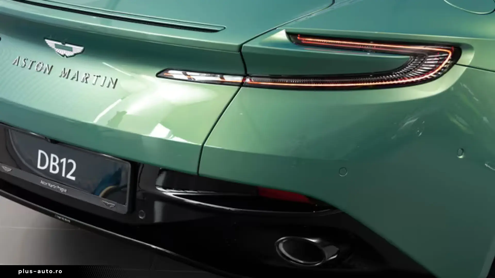 Aston Martin DB12
