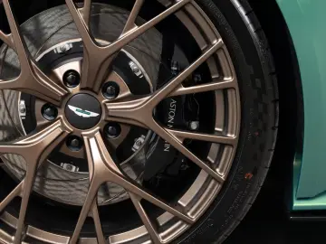 Aston Martin DB12