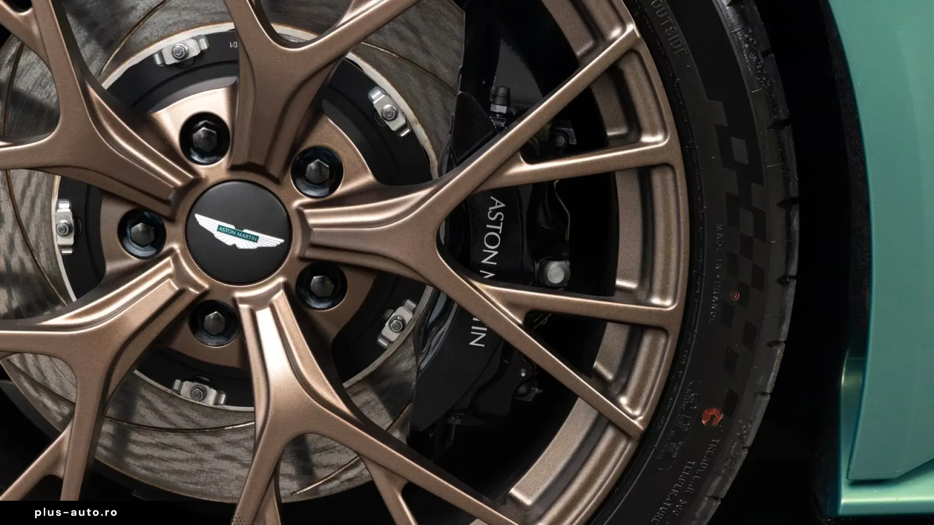 Aston Martin DB12