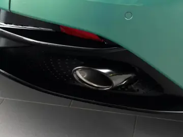 Aston Martin DB12