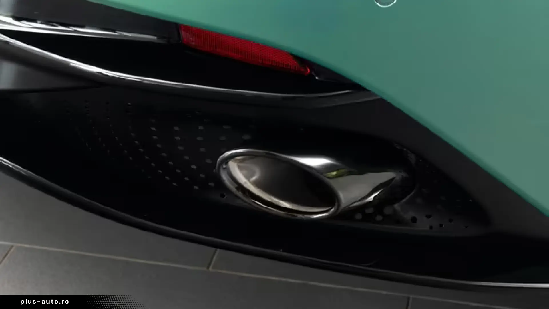 Aston Martin DB12