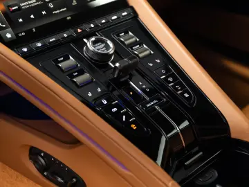 Aston Martin DB12