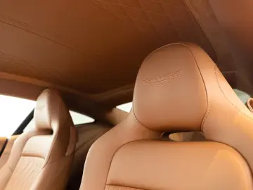 Aston Martin DB12