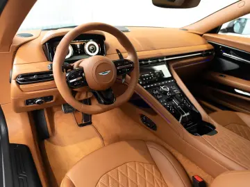 Aston Martin DB12