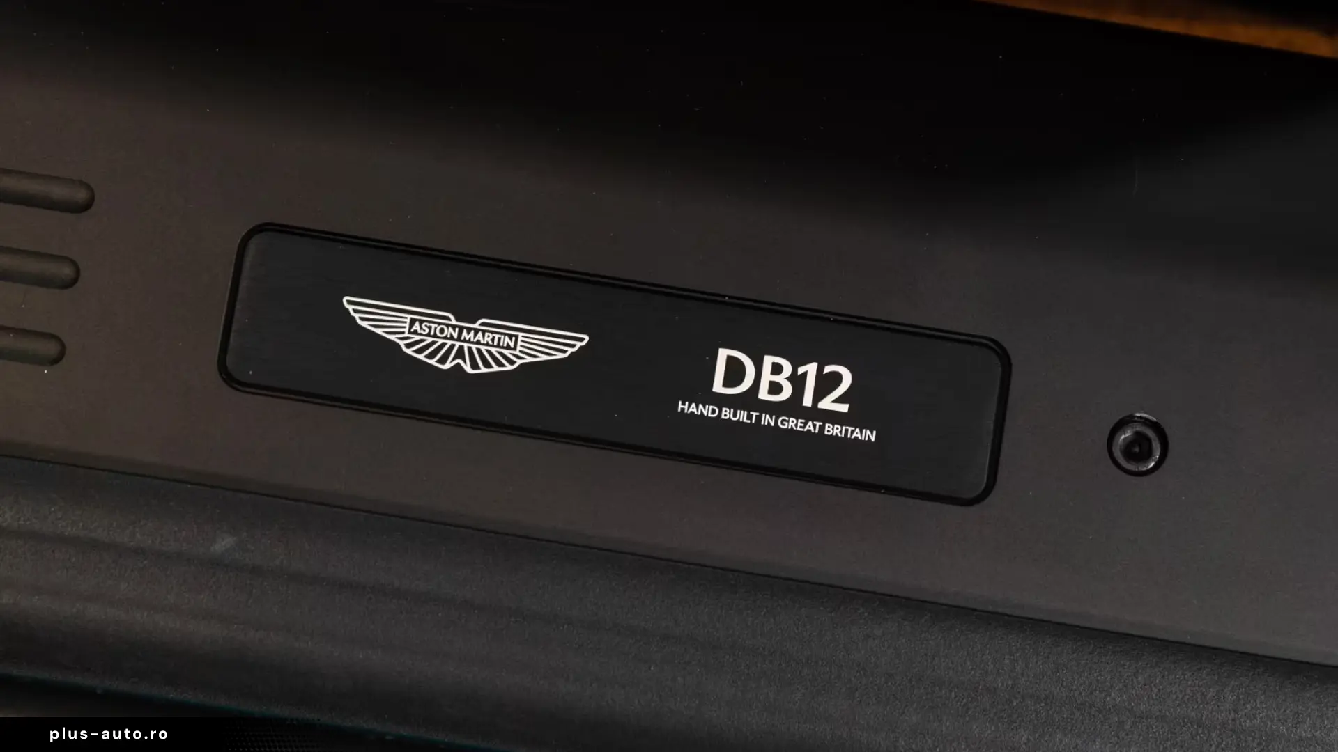 Aston Martin DB12