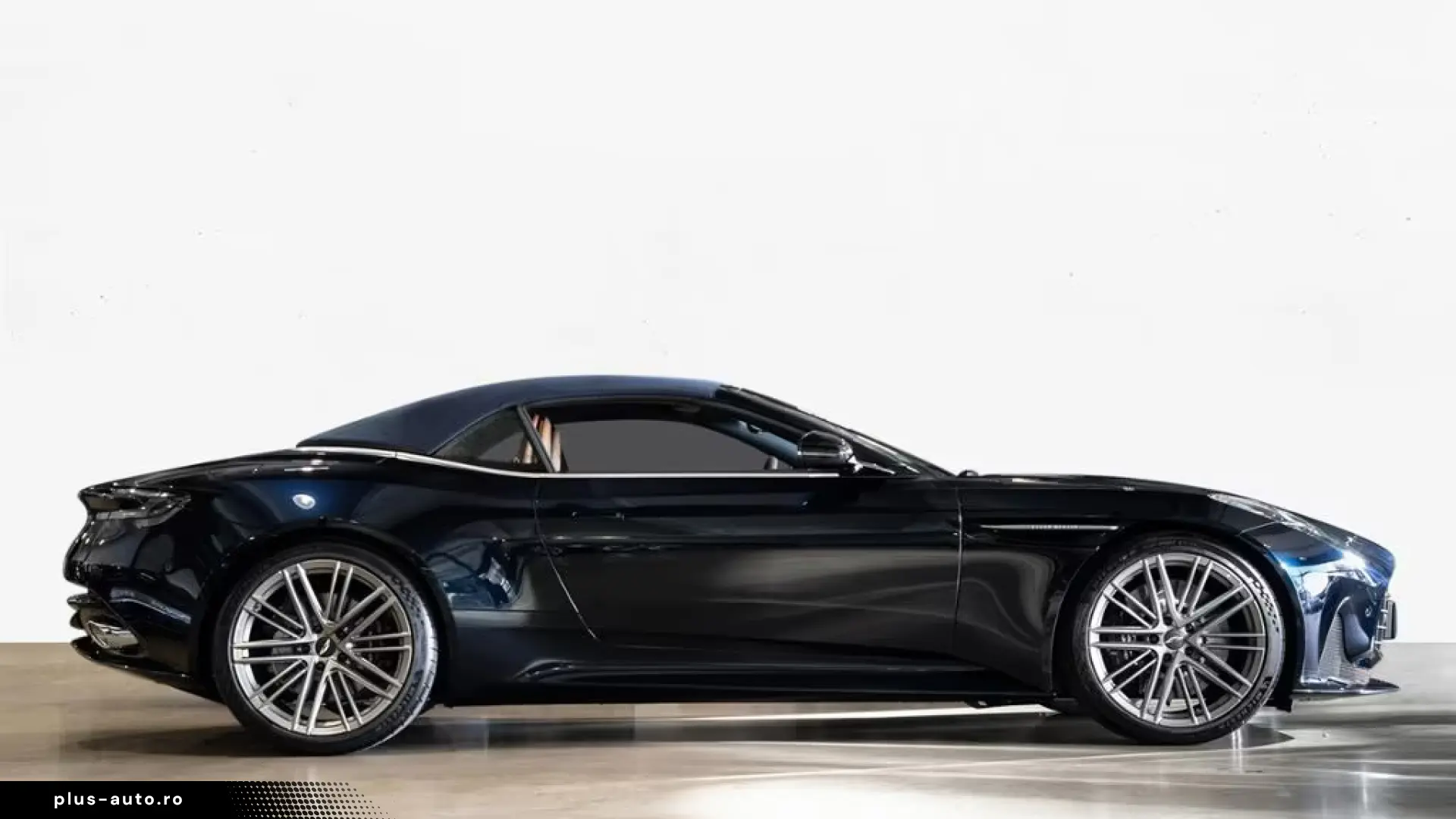 Aston Martin DB12 Volante