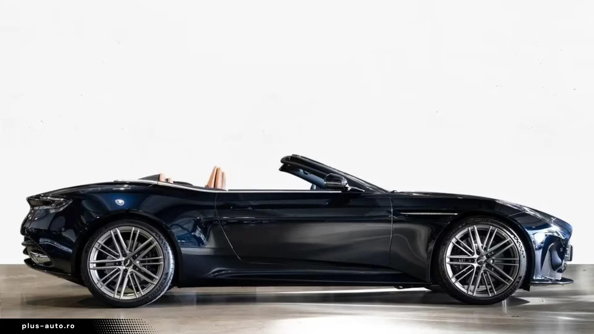Aston Martin DB12 Volante