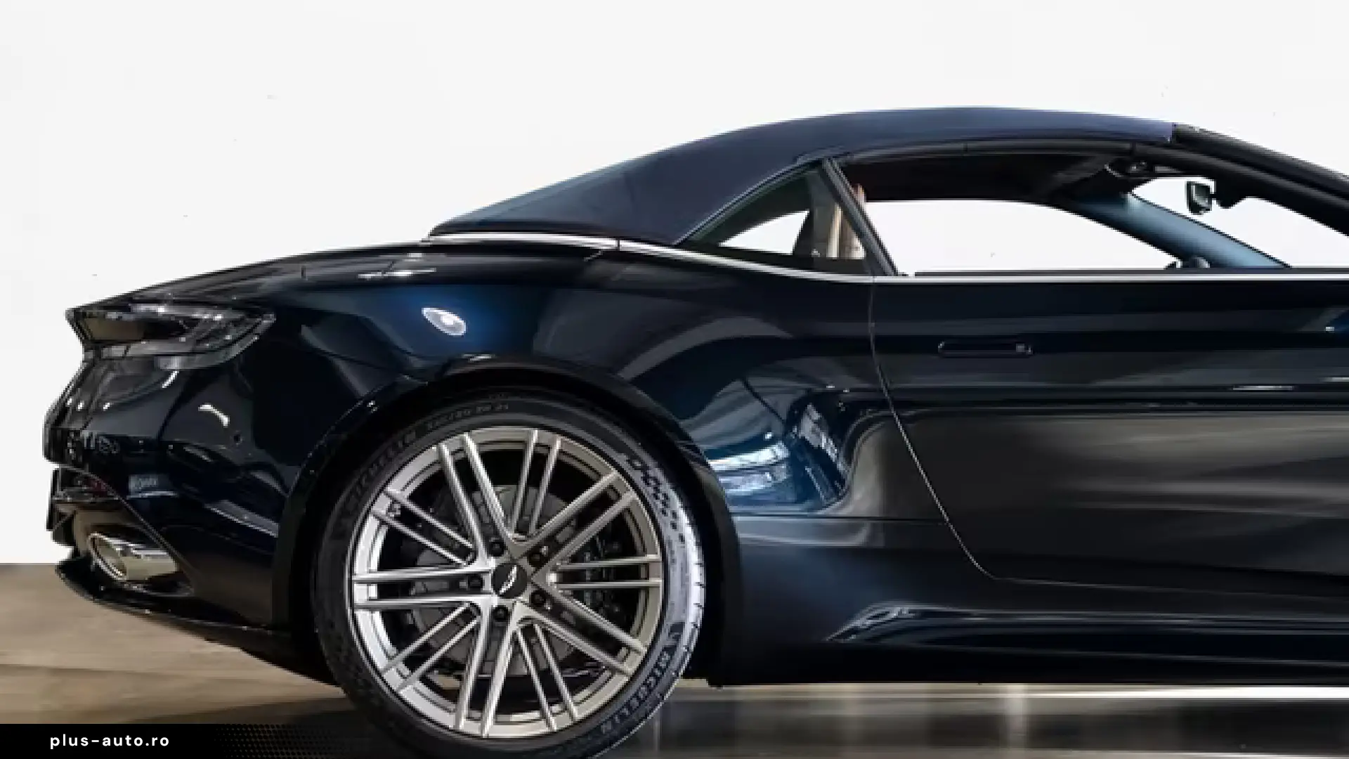 Aston Martin DB12 Volante