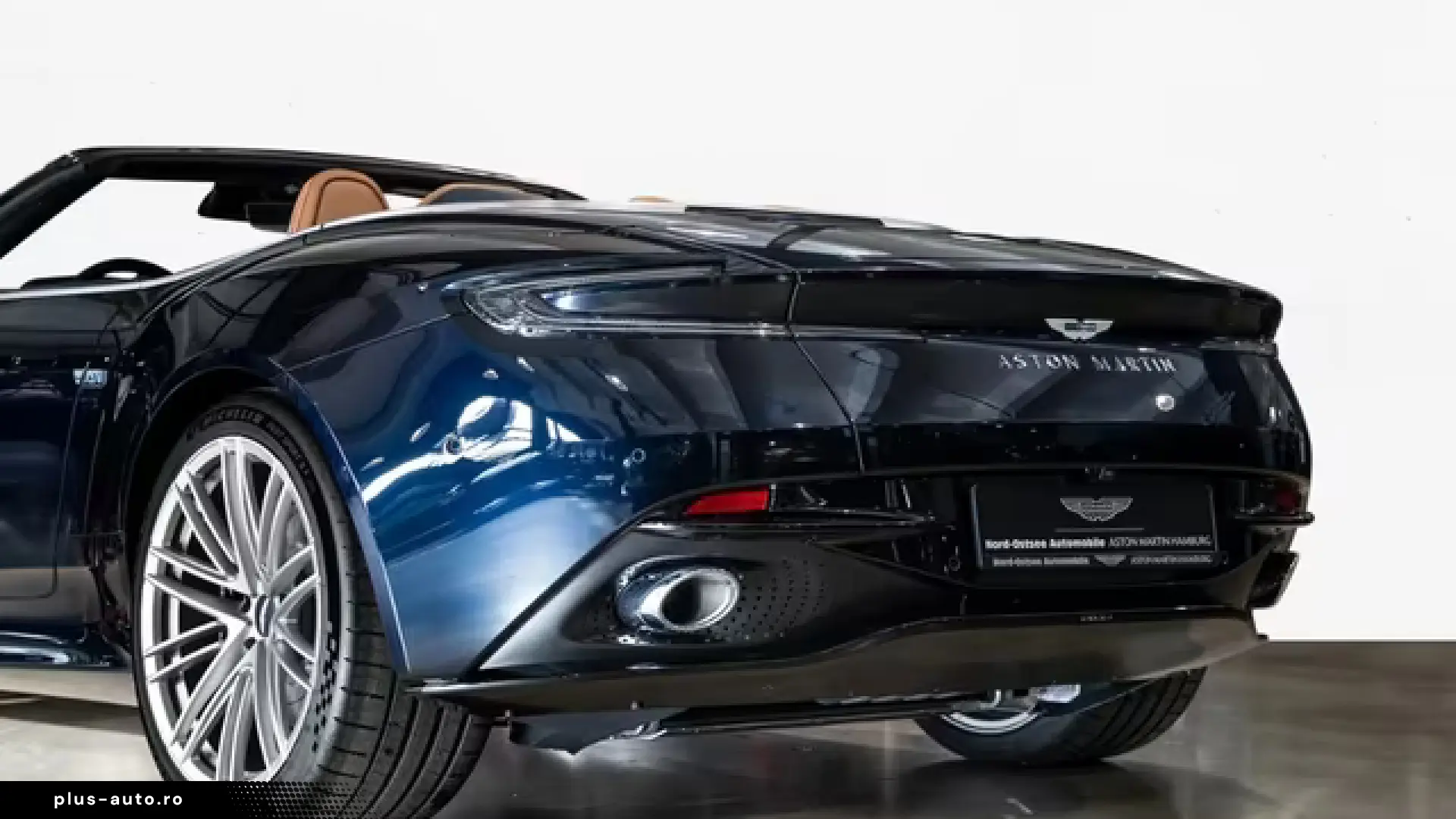 Aston Martin DB12 Volante