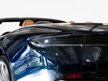 Aston Martin DB12 Volante