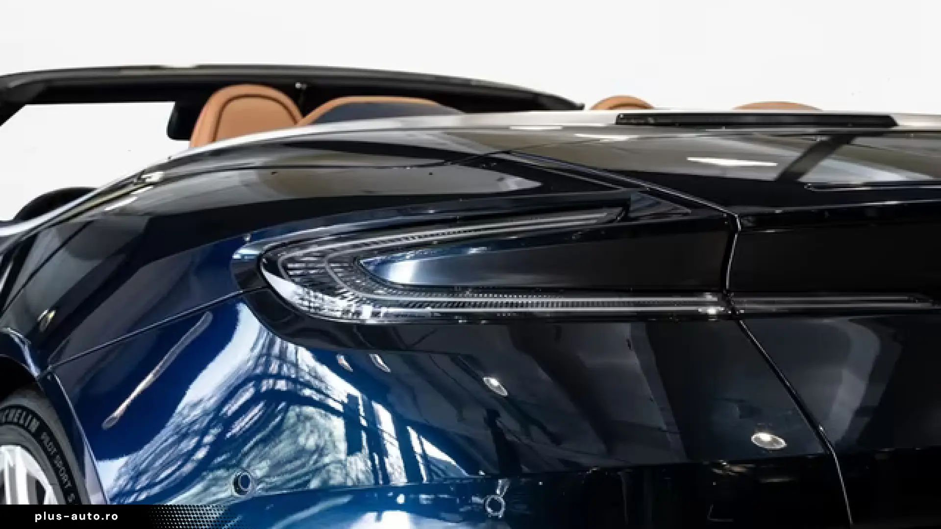 Aston Martin DB12 Volante