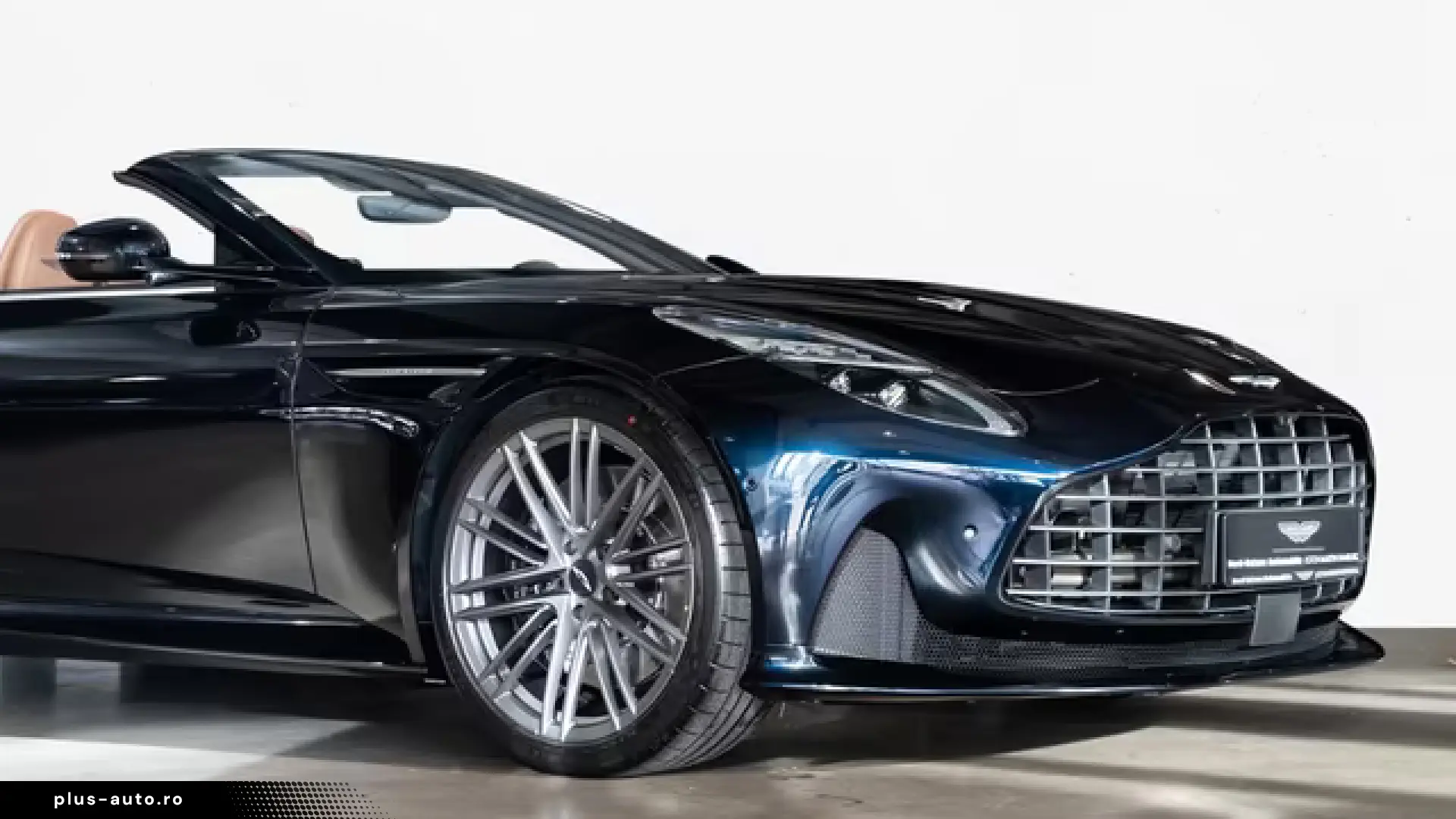 Aston Martin DB12 Volante