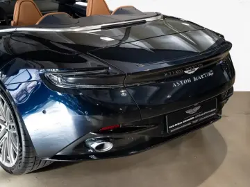Aston Martin DB12 Volante