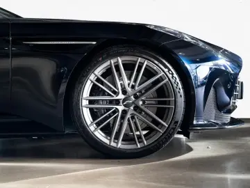 Aston Martin DB12 Volante