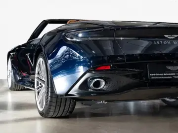 Aston Martin DB12 Volante