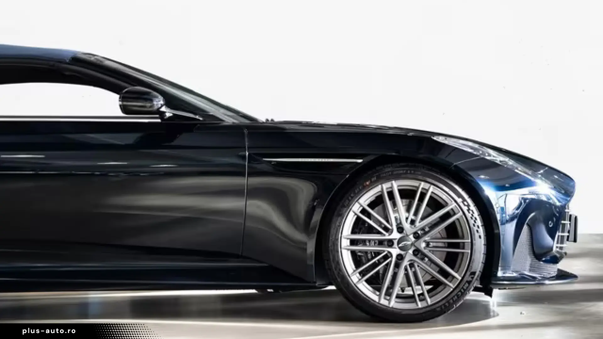 Aston Martin DB12 Volante