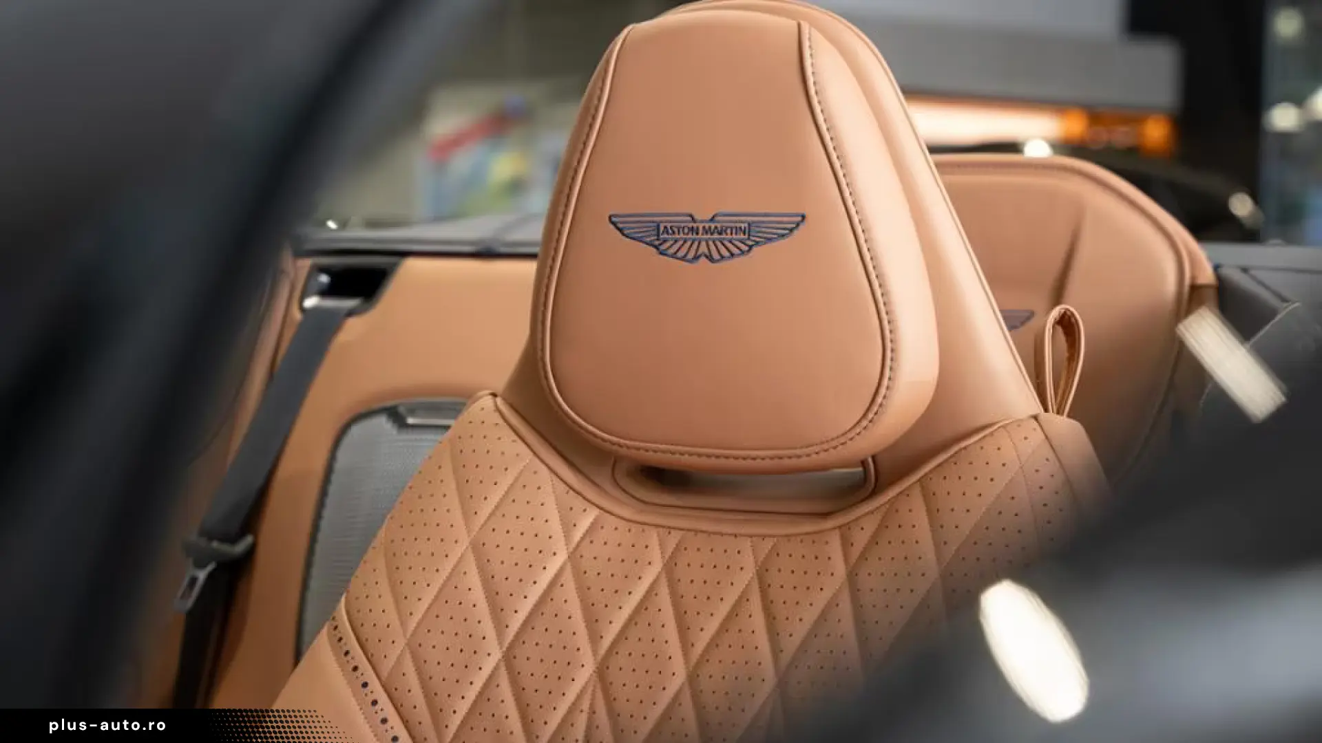 Aston Martin DB12 Volante